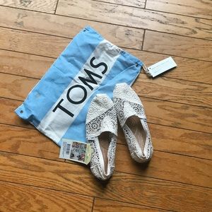 BRAND NEW White Lace Toms w/ Tags (size 5.5)